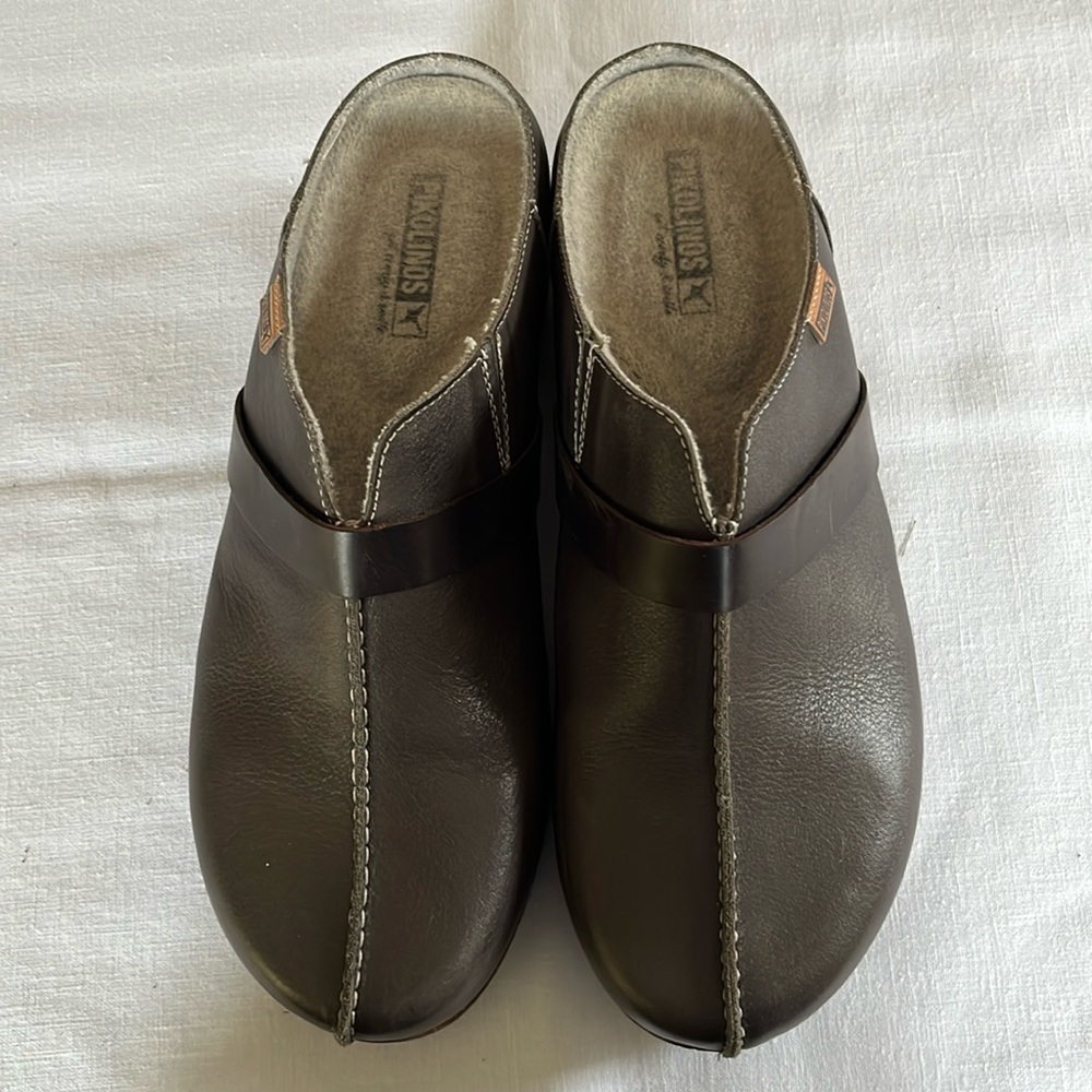 Pikolinos clogs